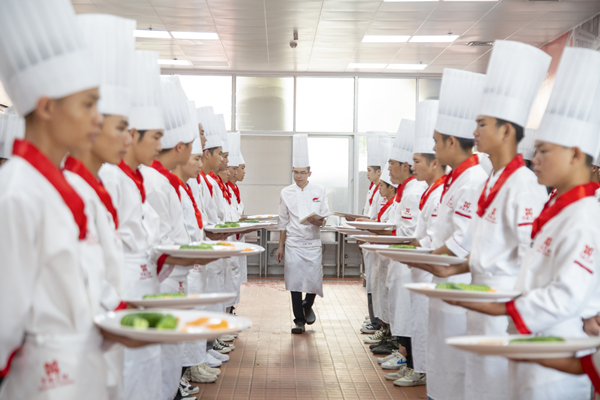 广西华南烹饪技工学校2021热门高薪专业单招开始啦! 餐饮管理引领未来